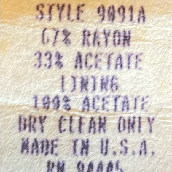 Susan Ives Pencil Skirt fully lined,  w/side slit - Picture 2 of 10